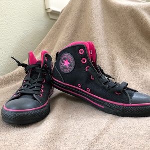Converse high tops Black with Pink Size 5
